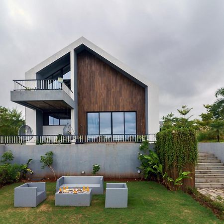 Stayvista At The Rainfield Villa With Gazebo & Lawn Нашик Екстериор снимка