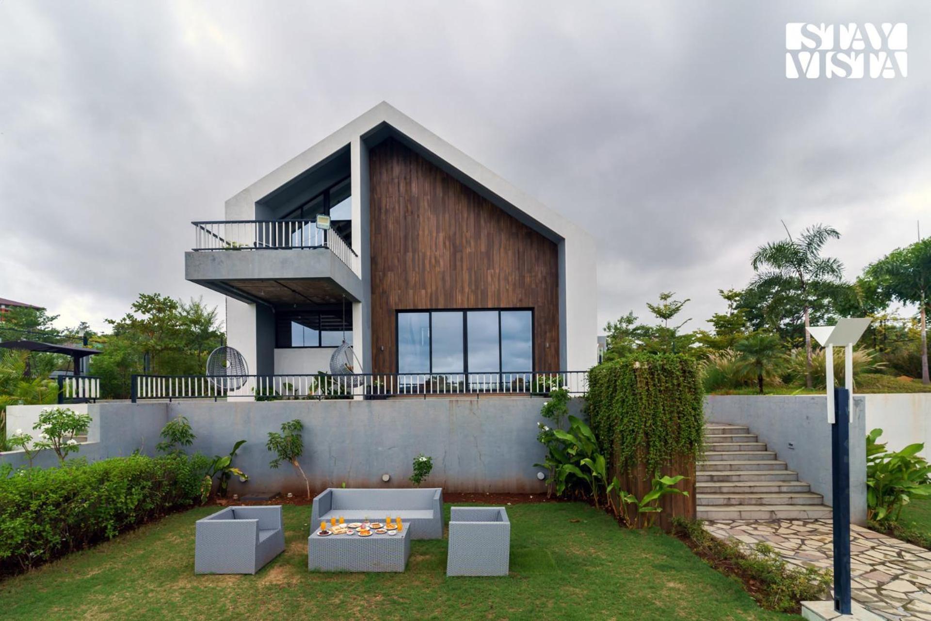 Stayvista At The Rainfield Villa With Gazebo & Lawn Нашик Екстериор снимка
