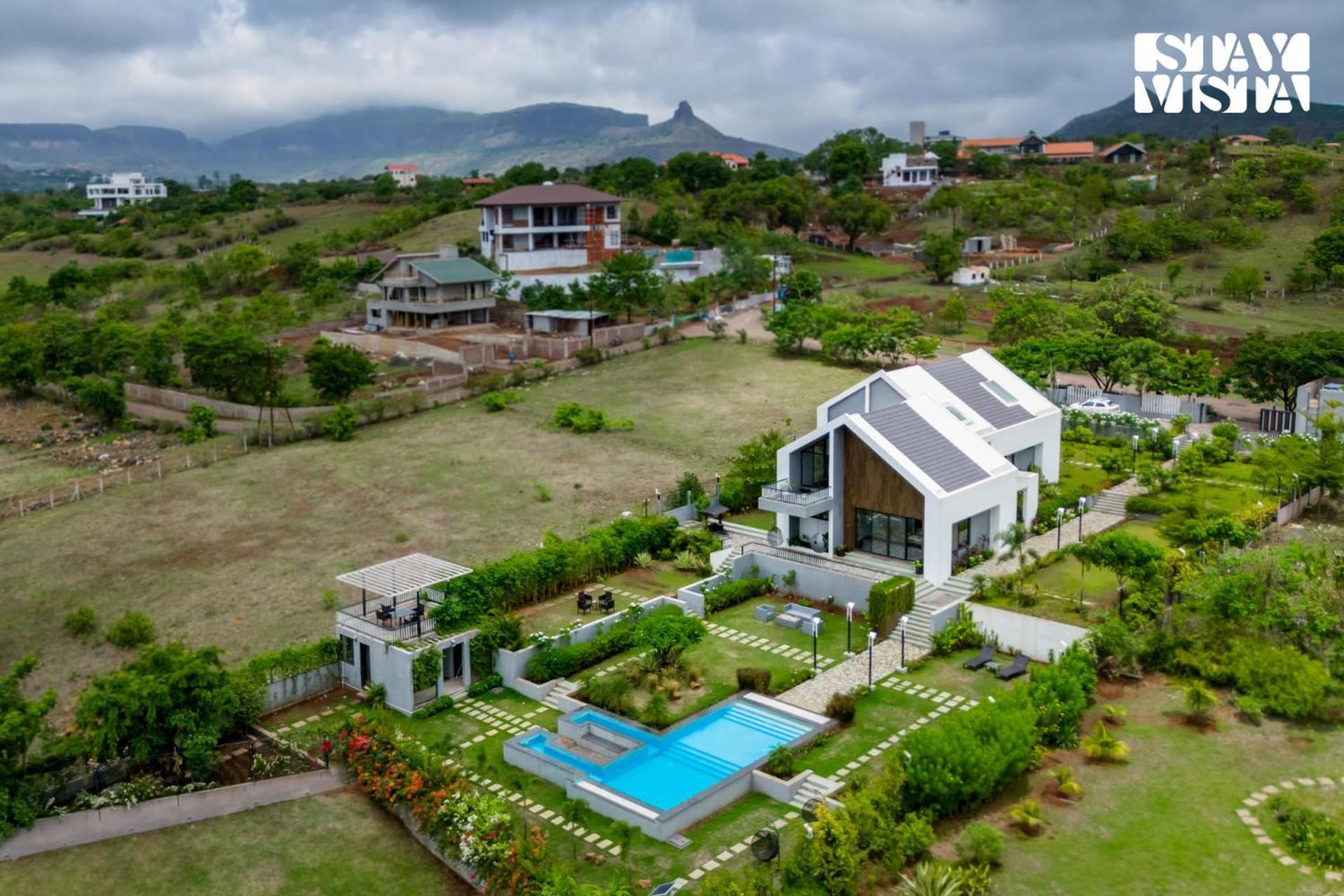 Stayvista At The Rainfield Villa With Gazebo & Lawn Нашик Екстериор снимка