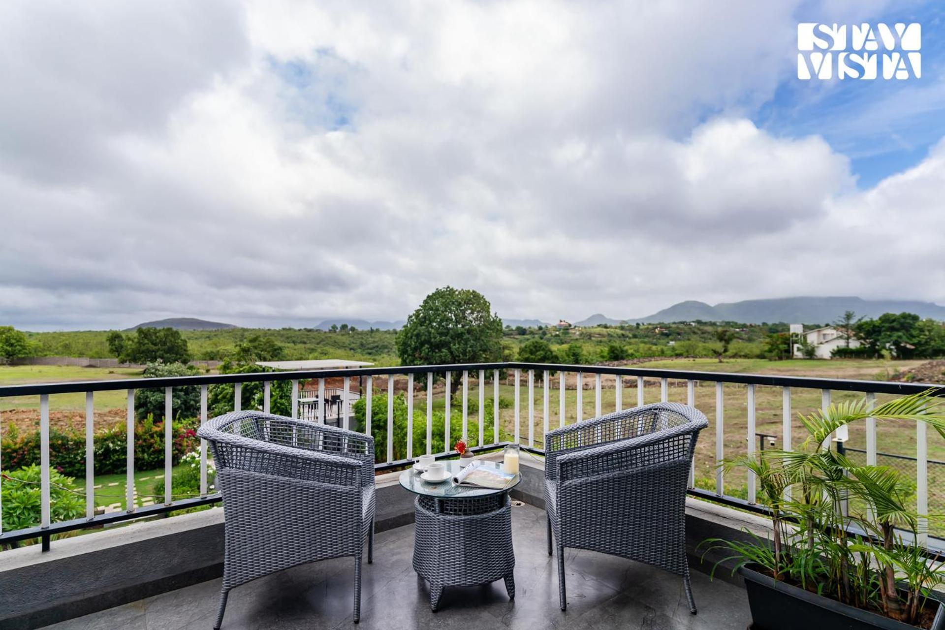 Stayvista At The Rainfield Villa With Gazebo & Lawn Нашик Екстериор снимка